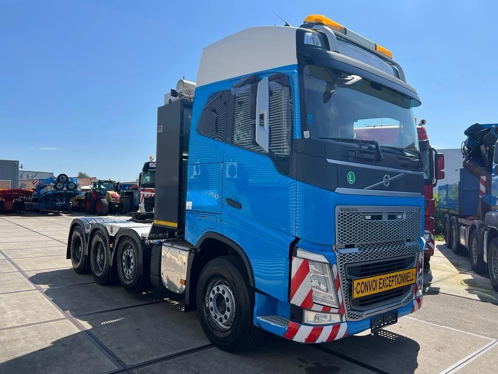 Volvo FH 2014 - 16.750 8x4 Heavy Haulage Tractor image 9