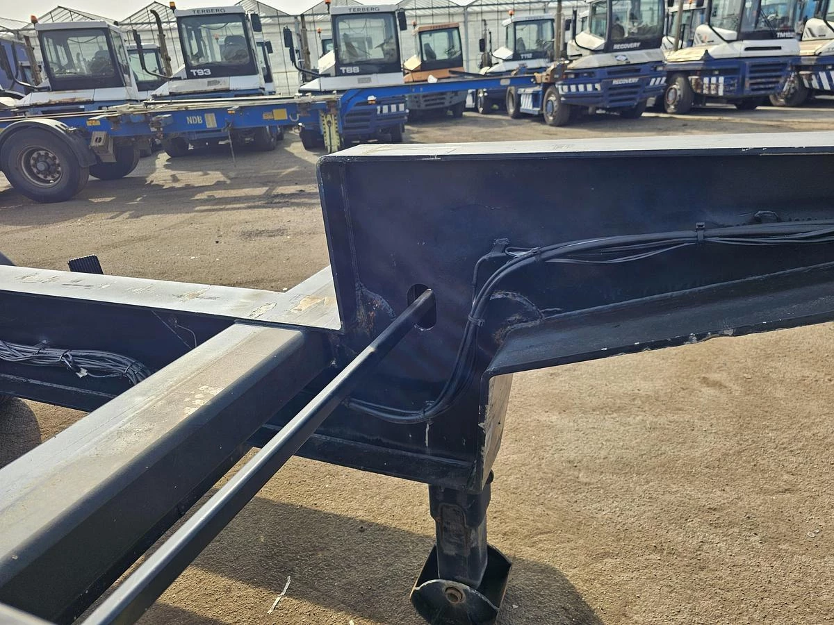 Fliegl SDS 350| LOWLOADER 20 FOOT CONTAINER CHASSIS | BPW DRUM. 2005 image 14