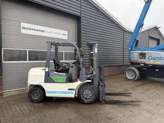 Eurotrac FE30 ECO heftruck NIEUW met vorkenverspreider 2025 afbeelding 2 miniatuur