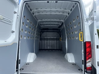 Iveco Daily 2024 - 35S14 2.3D 136 PK FACELIFT / L2H2 / ** 20.950 KM ** / TREKHAAK / 3.500 KG AHG / 270 ACHTERDEUREN / ECC AIRCO / APPLE CARPLAY / 3 ZITS obrazek 9
