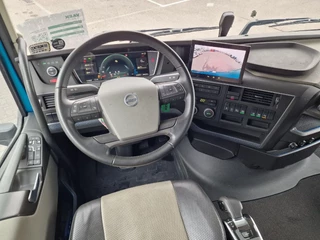 Volvo FH 2025 - 500 Globetrotter XL Cartransporter Blyss Modulo 6 - Like new - Low KM - I parkcool obrazek 11