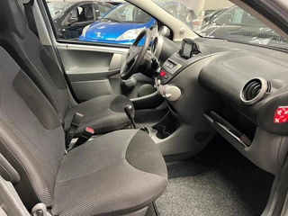 Toyota Aygo 2011 - 1.0-12V Comfort 2e Eigenaar - NAP - Navigatie - Airco image 21