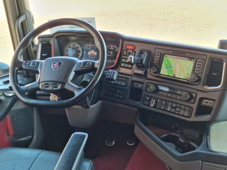 Scania R 2020 - R520 V8 NGS Lowroof 6x2 - Custom interior - Retarder - Full air - "Liverpool Edition" bild 11