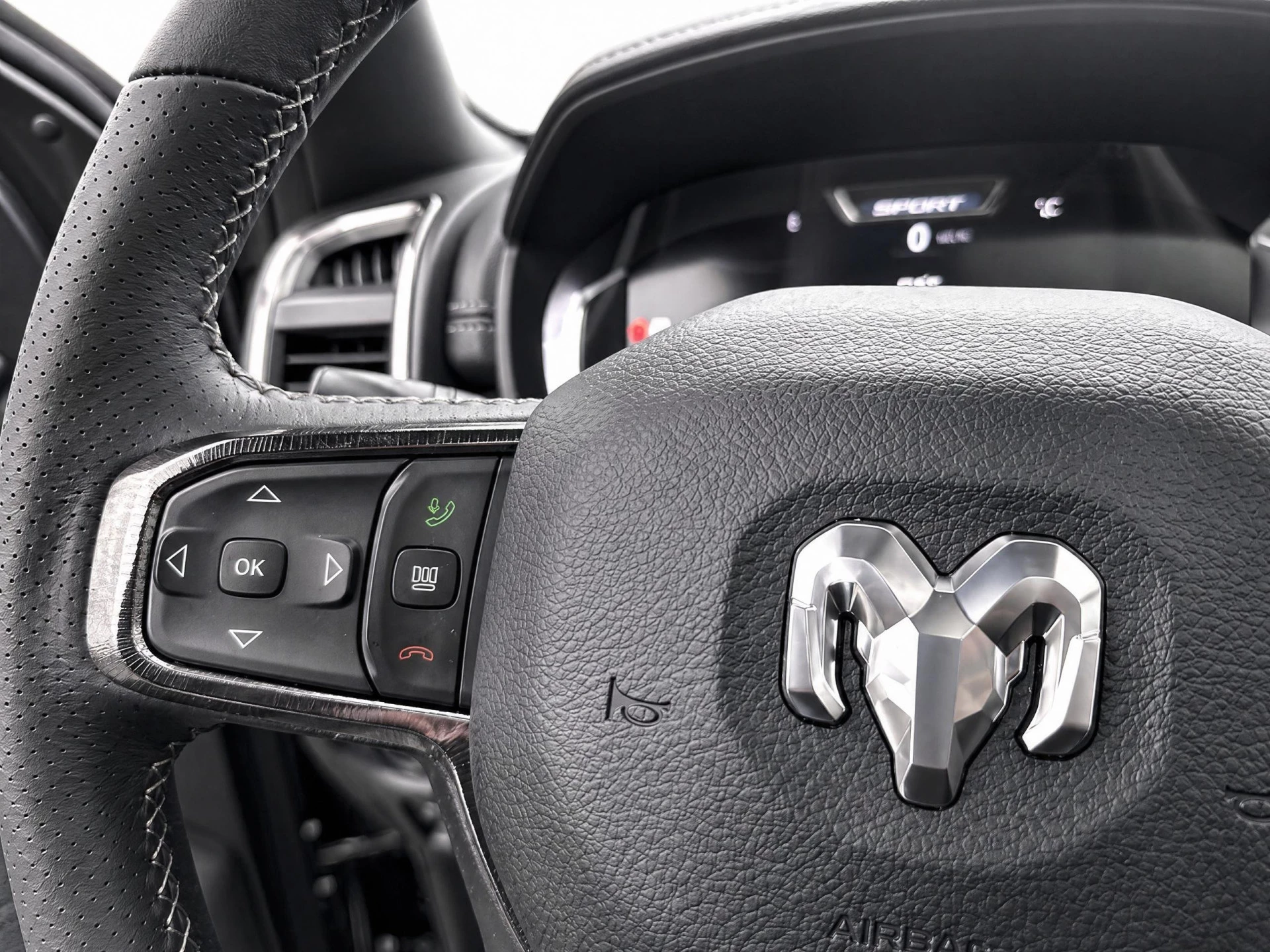 Dodge Ram 1500 2024 - 5.7 V8 4x4 Crew Cab Sport BPM VRIJ! | Luchtvering | LPG | Elec.treeplanken | afbeelding 27