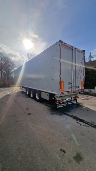 Kraker 2018 - CF200 92cbm, VOLLALU, Schubboden, Alcoa, BODEN TOP !! image 3 thumbnail