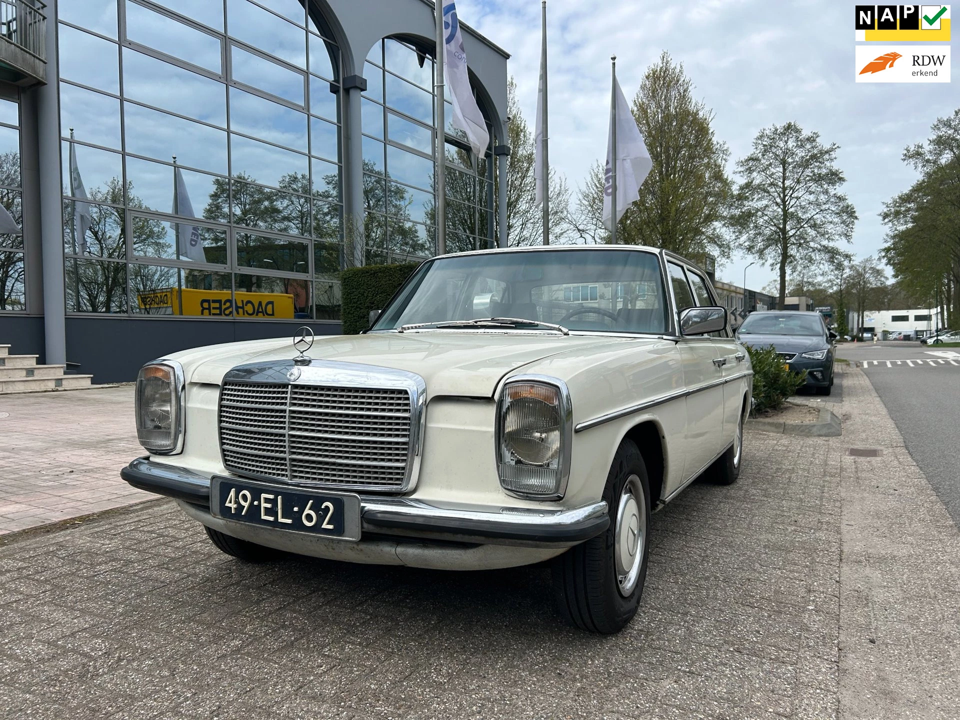 Mercedes-Benz 200-serie 1974 - 200-280 (W115) LPG apk en wegenbelasting vrij afbeelding 1
