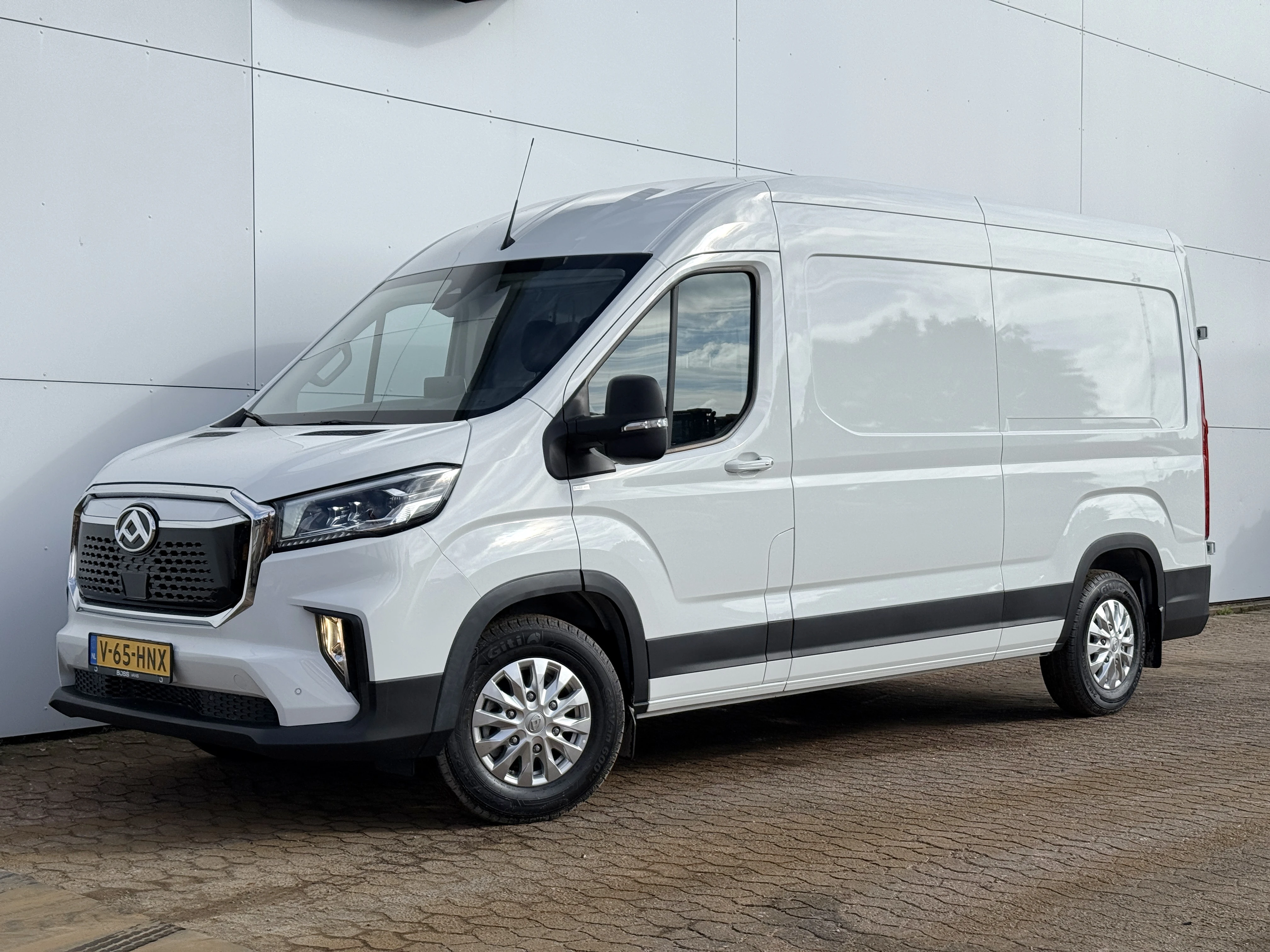 Maxus eDeliver9 2024 - 72kWh 204PK Nieuw! Elektrisch L3H2 280km WLTP ACC Stoelverwarming Snelladen Carplay LED Airco image 1