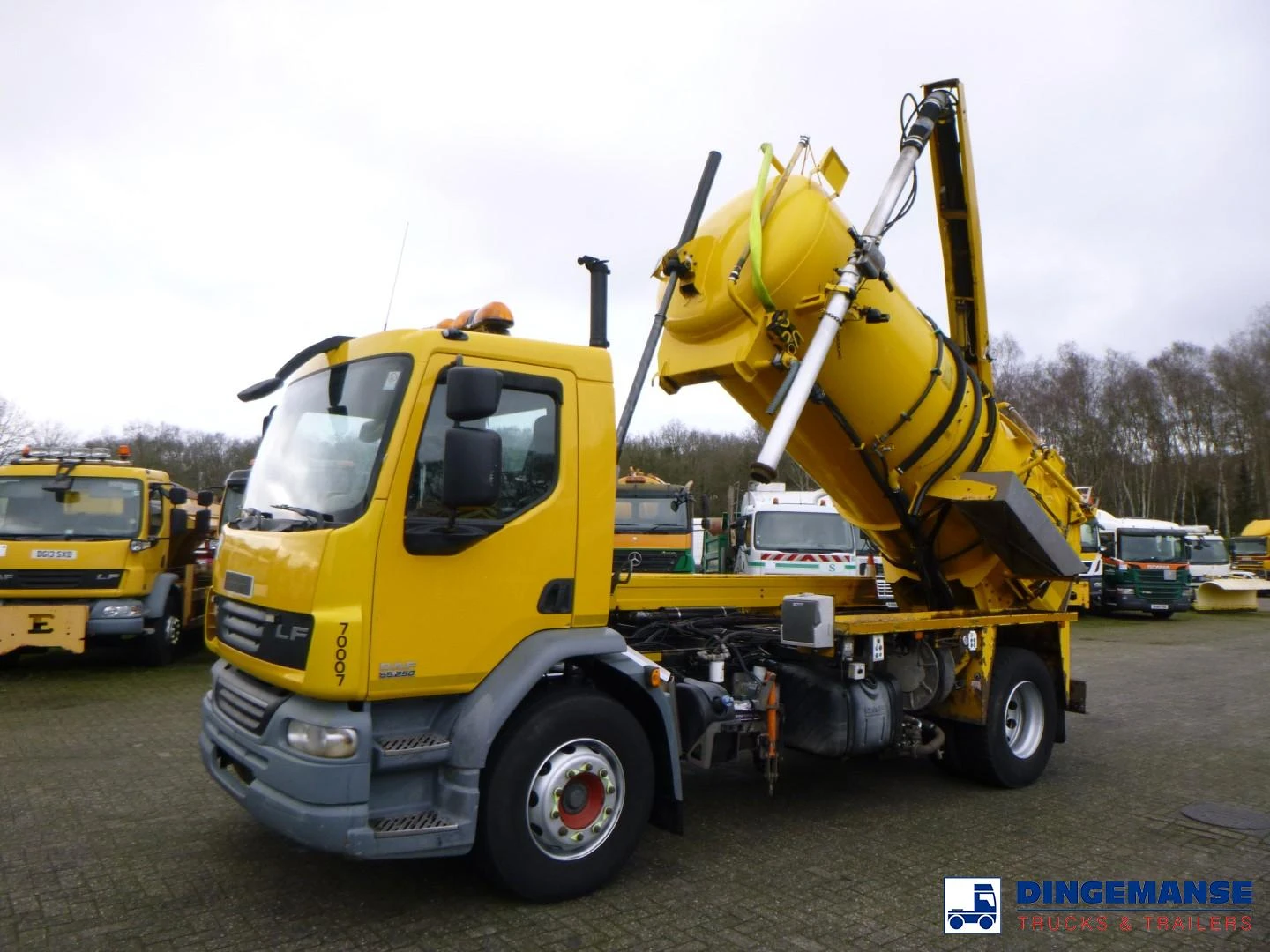 DAF LF 55.220 4X2 Whale vacuum tank 8.1 m3 2012 imagen 1