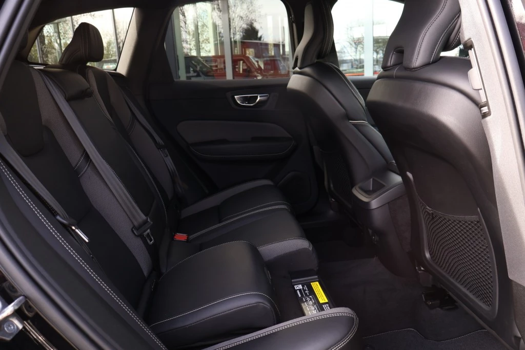 Volvo XC60 2022 - 2.0 B4 Aut. R-DESIGN / Panorama dak / Volleder imagen 22