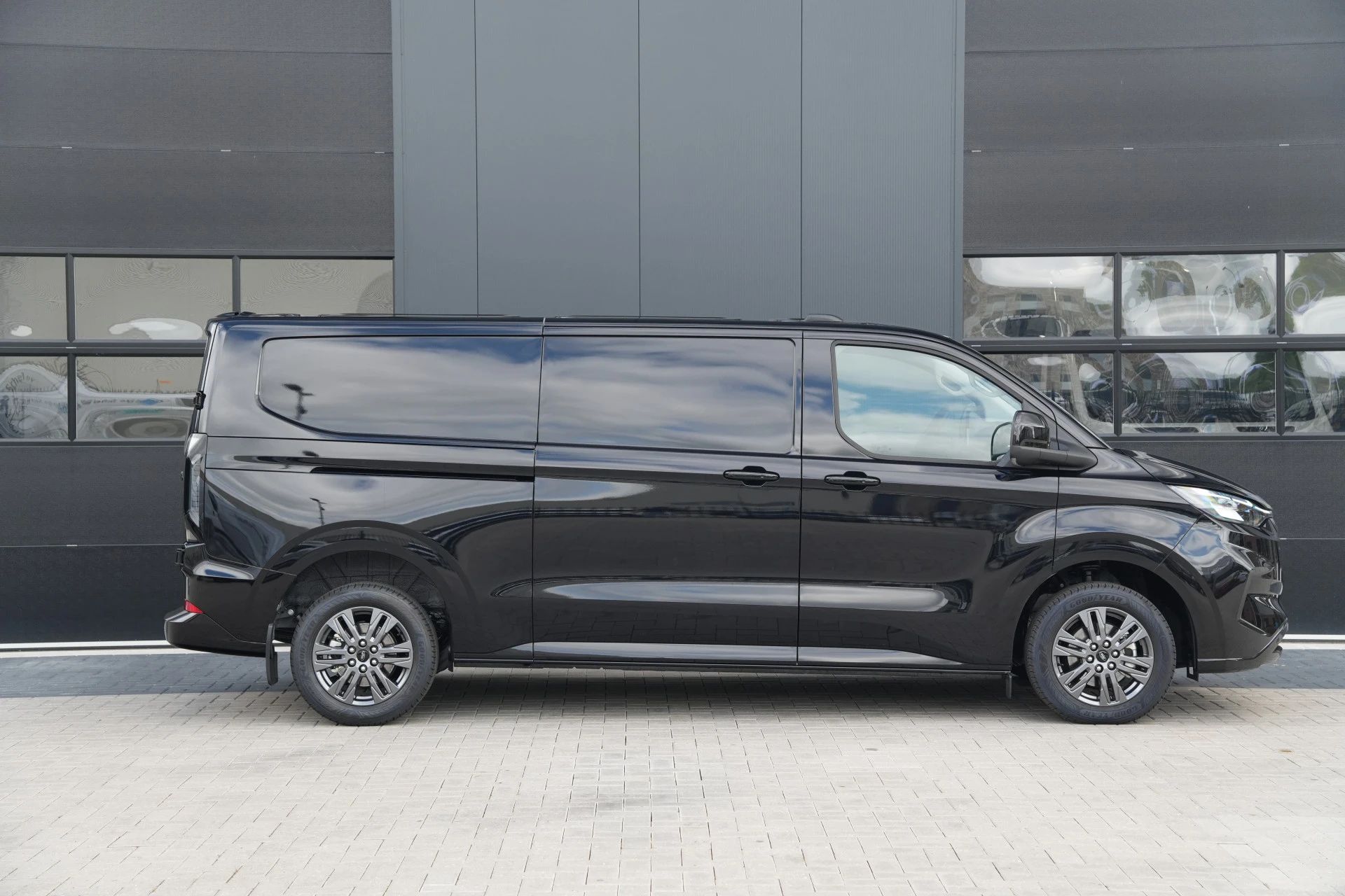Ford Transit Custom 2025 - 320 2.0 TDCI L2H1 Limited 170pk - INCLUSIEF BPM - 2x Schuif - 1+1 Stoel - ACC - Blindspot - Stoel/stuurverwarming - Keyless - Rijklaar imagen 4