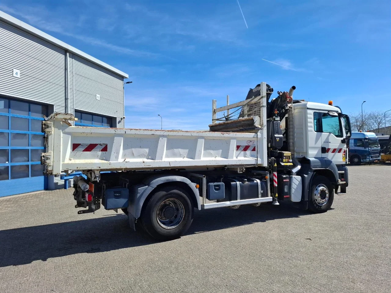 MAN TGS 2014 - 18.360 / FASSI F135 REMOTED CRANE / TIPPER / BIG AXLE / FULL-STEEL / DRUM BRAKES / 211690 KM / AIRCO / FRIDGE / AUTOMATIC / EURO-5 / 2014 immagine 11