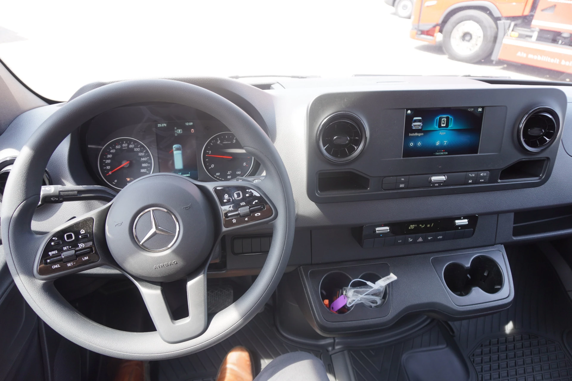 Mercedes-Benz Sprinter 2024 - 319 CDI 191PK Bakwagen met laadklep Automaat obrázek 14