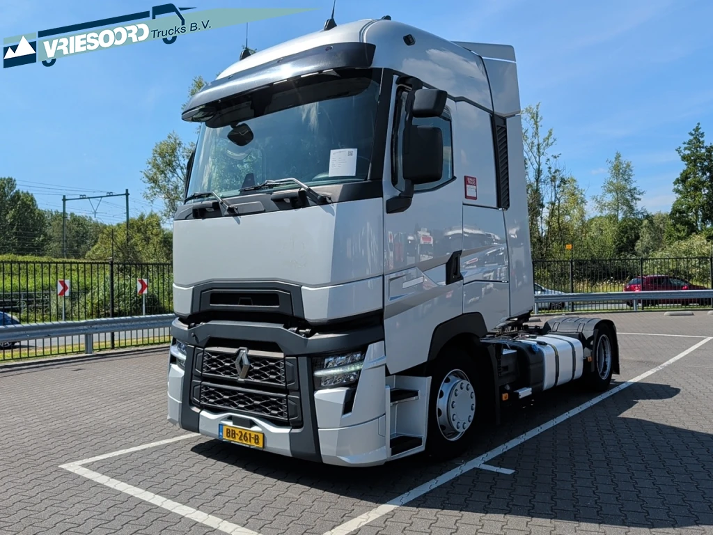 Renault 2022 - T520 Mega trekker image 1