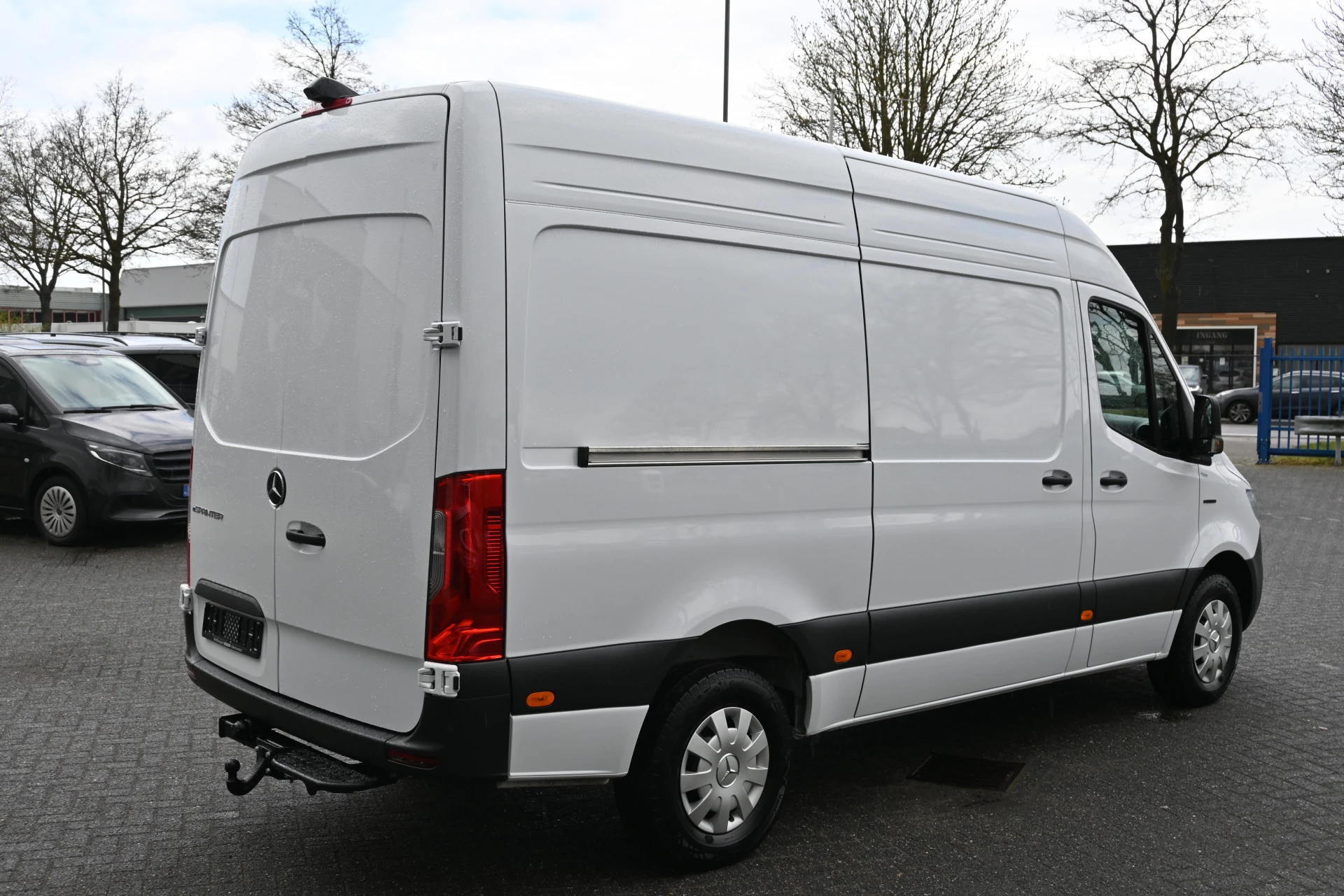 Mercedes-Benz eSprinter 2024 - 320 L2H2 RWD Pro 81kWh Bild 3