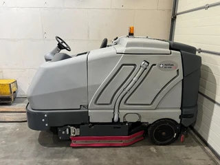 Nilfisk !! ER 1600 kubota diesel 2011 schrobmachine 2011 image 3 thumbnail