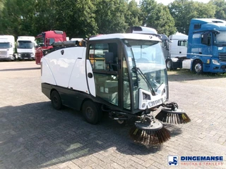 Johnston C202 compact street sweeper 2019 imagen 2 miniatura