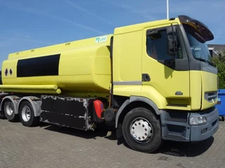 Renault Premium 420 2004 - 18,500liter tank,manual gearbox,airco image 3