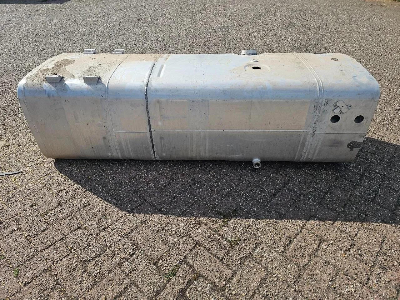 MAN Fuel tank 595 Liter Bild 6