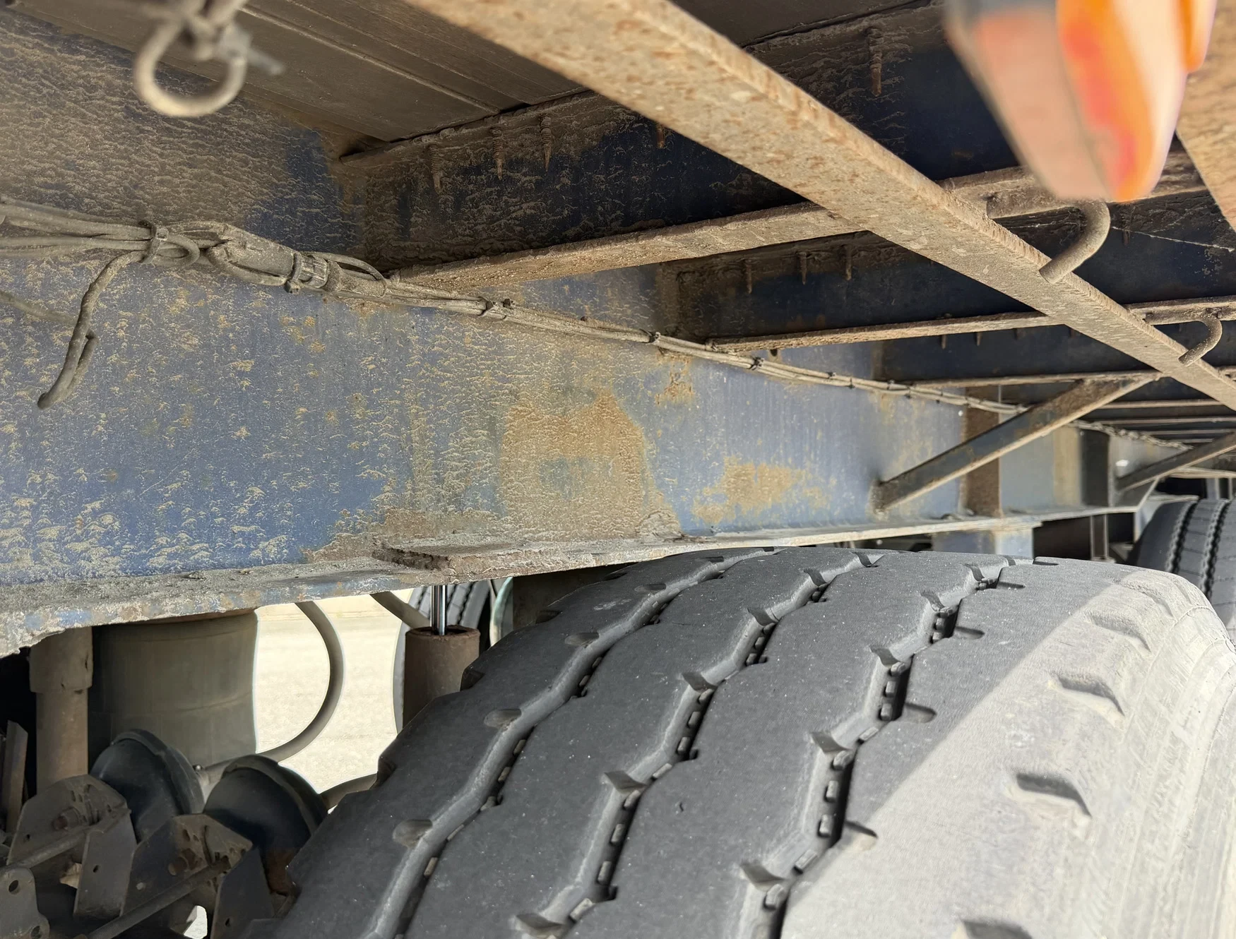 Floor 1981 - FLO-14-30-H DRUM BRAKES STEERING AXLE FLATBED HOLLAND-TRAILER afbeelding 19