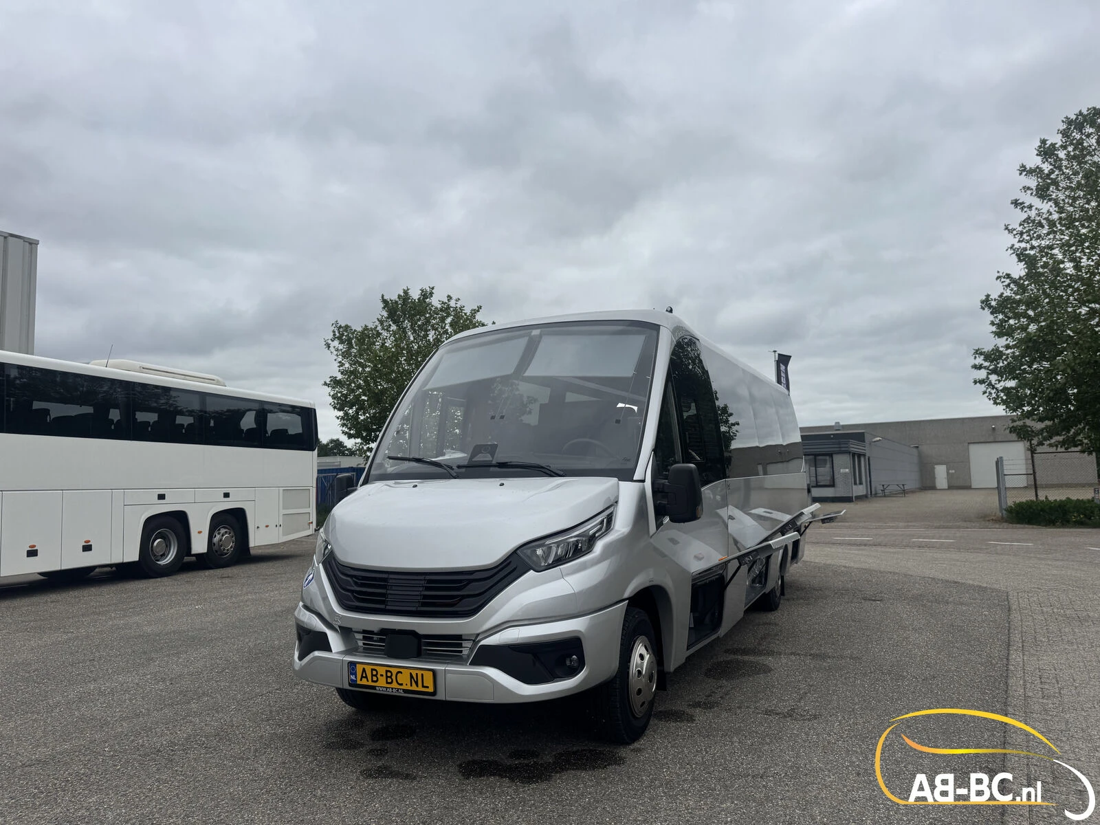 Iveco Rosero First Touring Electra, range 336 km, 24 Seats 2026 obrázek 11