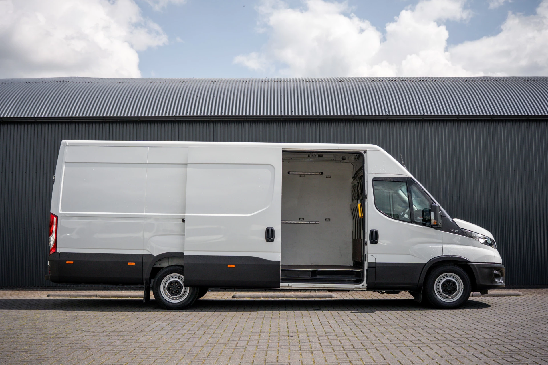 Iveco Daily 2022 - 35S16 | L4H2 | 157 PK | 3-Zits | Airco | Parkeersensoren obrázek 6