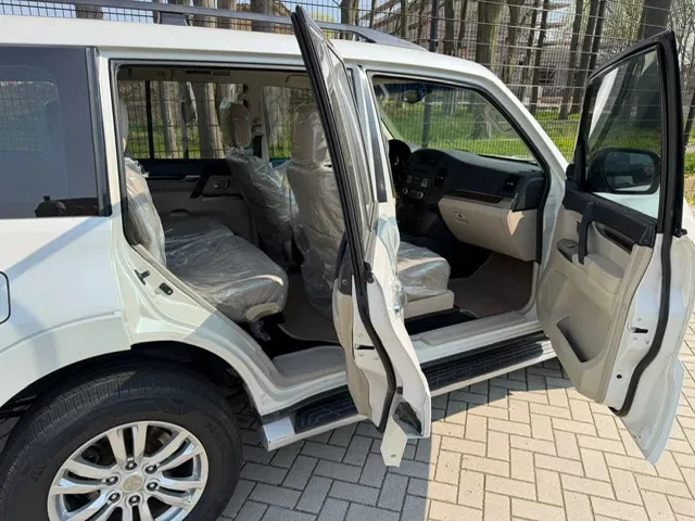 Mitsubishi Pajero 2014 - GLS 3.8 - V6 , 4x4 , 7 Pers., Full Option obrázek 10