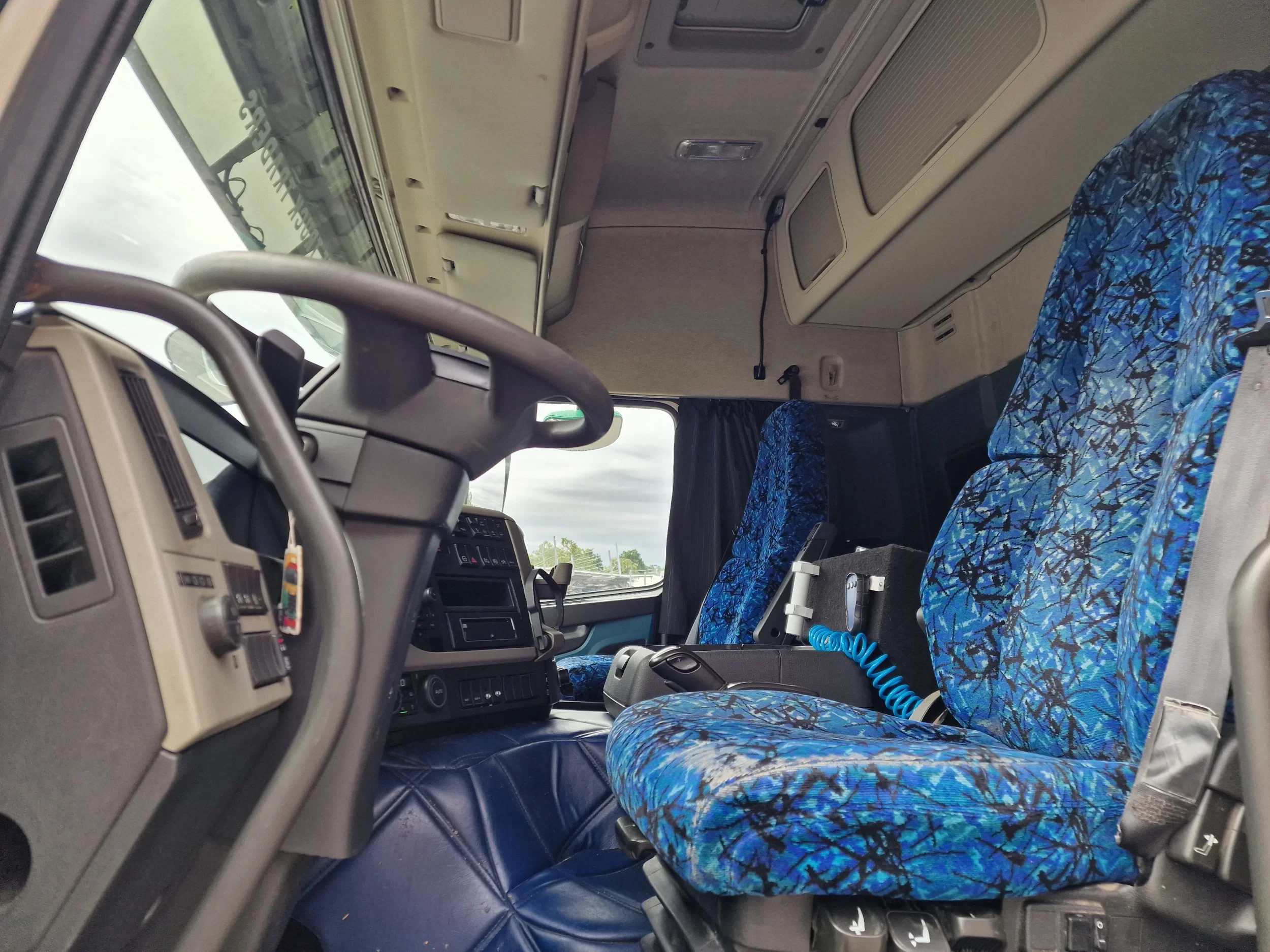 Volvo FM 2014 - 410 Globetrotter 6x2*4 - Livestock - Euro 6 - Steering axle zdjęcie 12