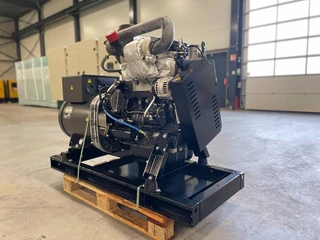 JCB 2025 - 448TGWA-72 - 80kVA marine genset St-5 - DPX-22002 afbeelding 3 miniatuur