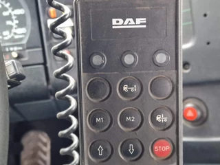 DAF CF 2002 - 250 6x2*4 - Hooklift - HIAB 102 Crane - Manual gearbox - Steering axle - Euro 3 image 15