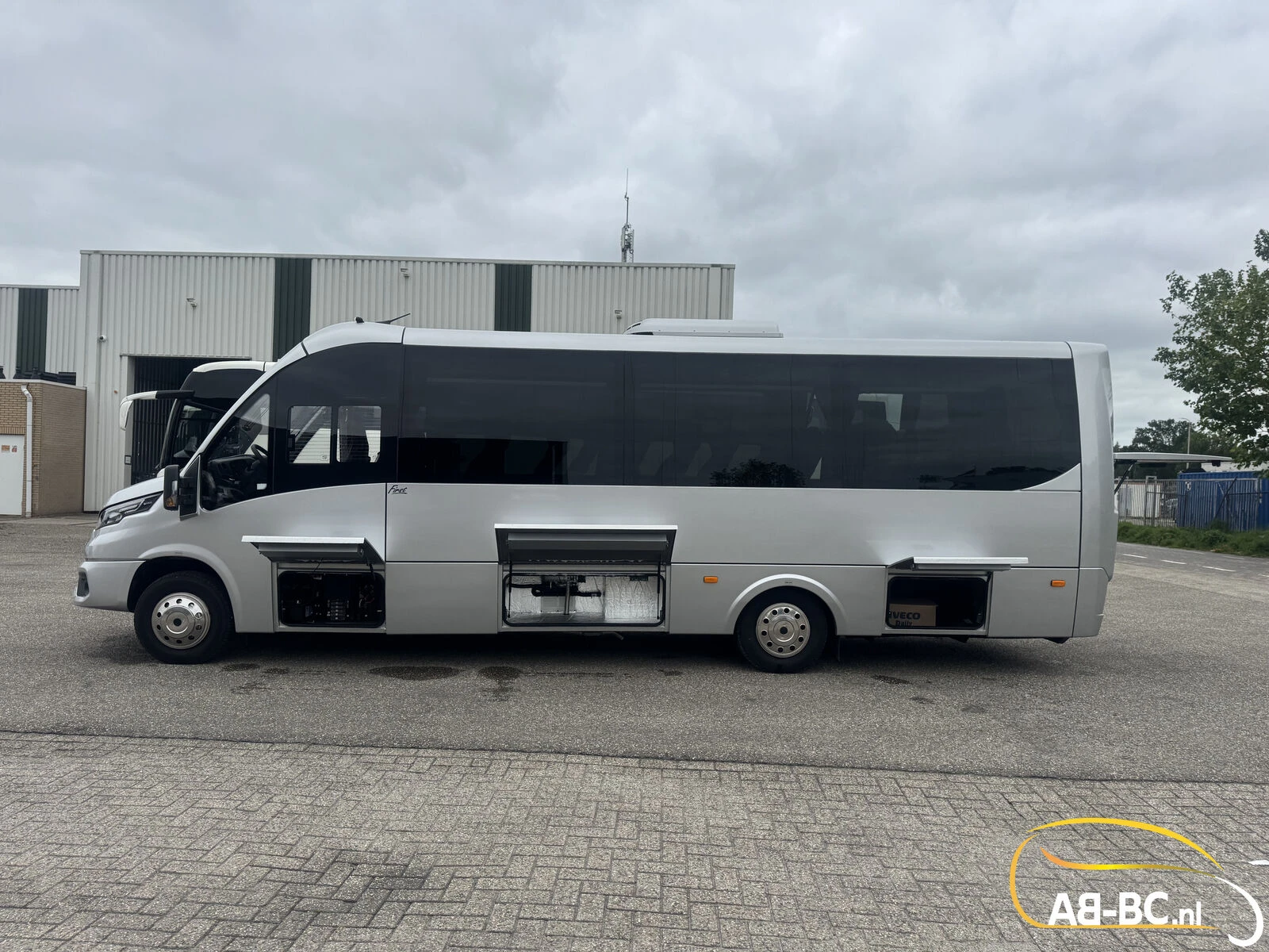 Iveco Rosero First Touring Electra, range 336 km, 24 Seats 2026 obrázek 13
