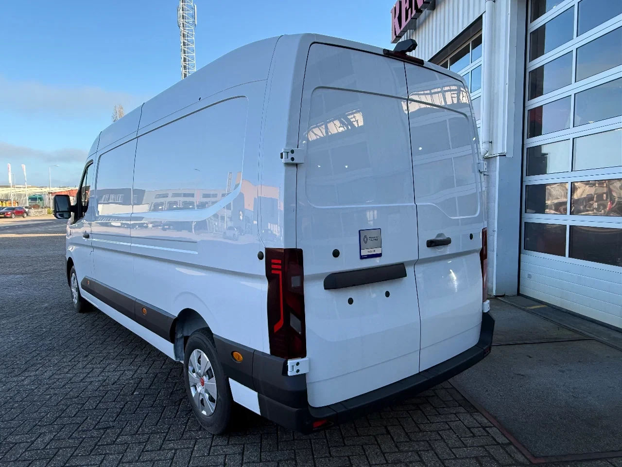 Renault Master 2026 - Red Edition E-TECH L3H2 NIEUW/ VOORRAAD / 22kW boardlader изображение 3