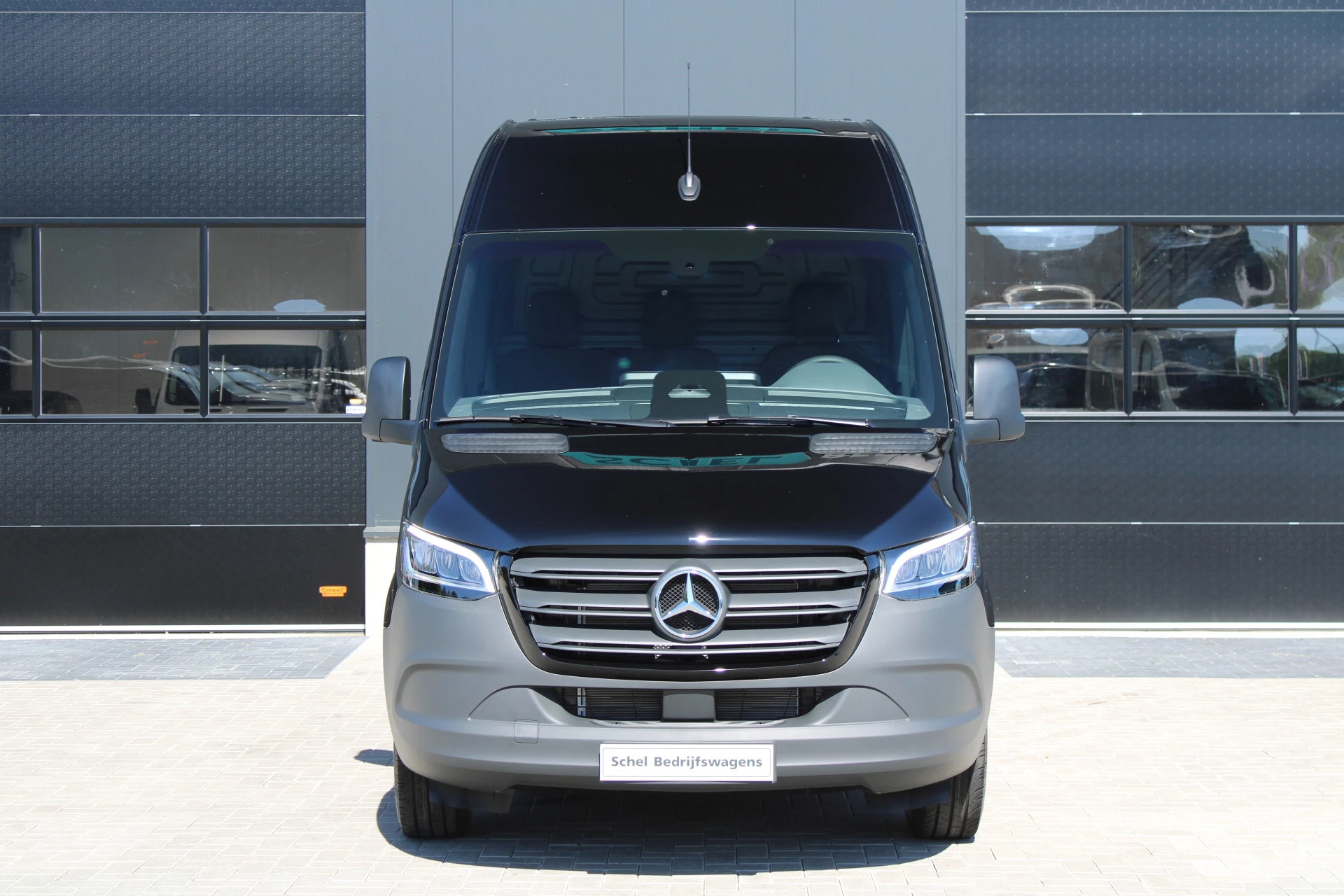 Mercedes-Benz Sprinter 2024 - 317CDI L2H2 Select - LED - Mbux 10 - 3.5t Trekhaak - Geveerde Stoel - Betimmering - Camera - Carplay - Blind spot - Cruise - Rijklaar obrázek 2