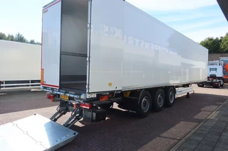 Wielton N/A 2025 - 3 Asser. Gesloten met Dhollandia klep 2500 kg Lift as. Price 44.950,-- euro netto. image 3