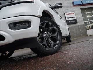 Dodge Ram 1500 2022 - 5.7 V8 4x4 Crew Cab Limited Night immagine 7