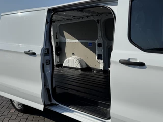 Ford Transit Custom 2024 - 2.0 TDCI 136 PK TREND / L2H1 / 41.992 KM !! / 2.800 KG AHG / CAMERA / CRUISE / 3 ZITS / AIRCO / CARPLAY bild 9