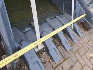 Hyundai N/A - Excavator digging bucket 140, 61K4-30501 immagine 3