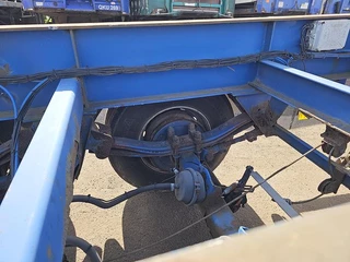 Renders 2 axle 20 ft container chassis  steel  springs bpw drum heavy duty 1996 - N/A image 24