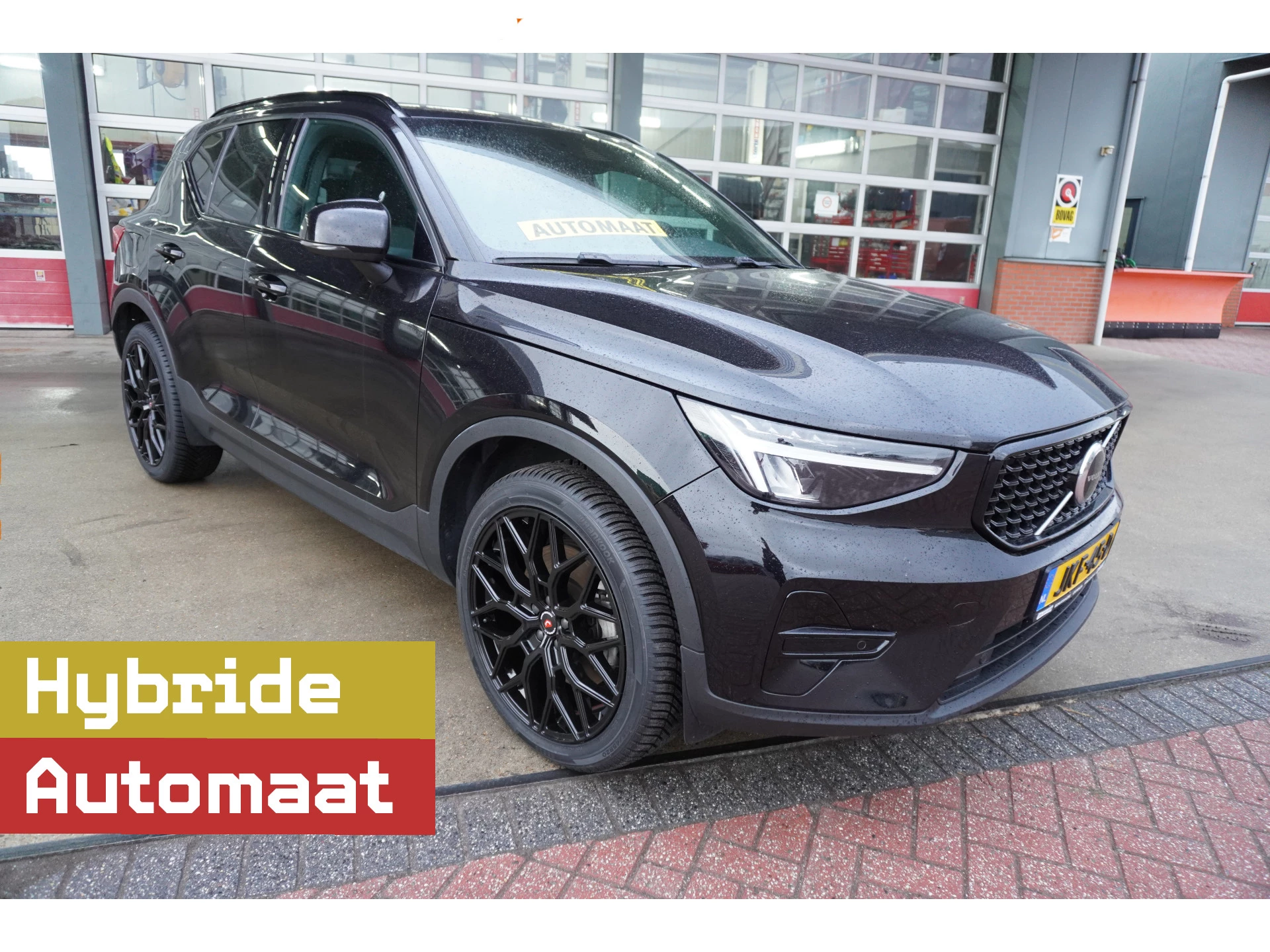 Volvo XC40 2023 - 1.5 T4 Recharge Dark Plus Hybride 20"Licht metalen velgen afbeelding 1
