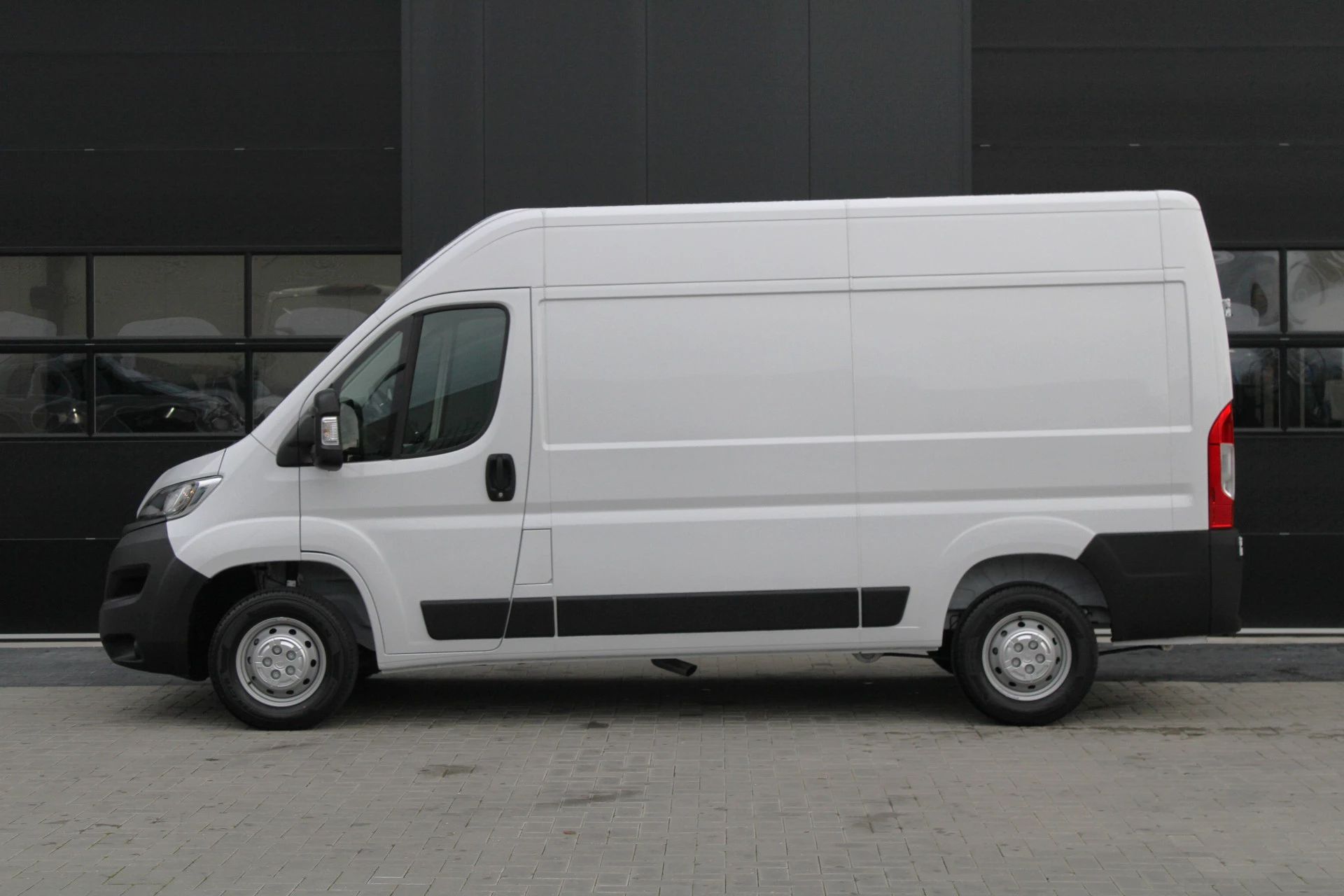 Opel Movano 2024 - 33 2.2 CDTI 140pk L2H2 - Airco - Camera - Cruise - Blind Spot - 270 deuren - Rijklaar zdjęcie 9