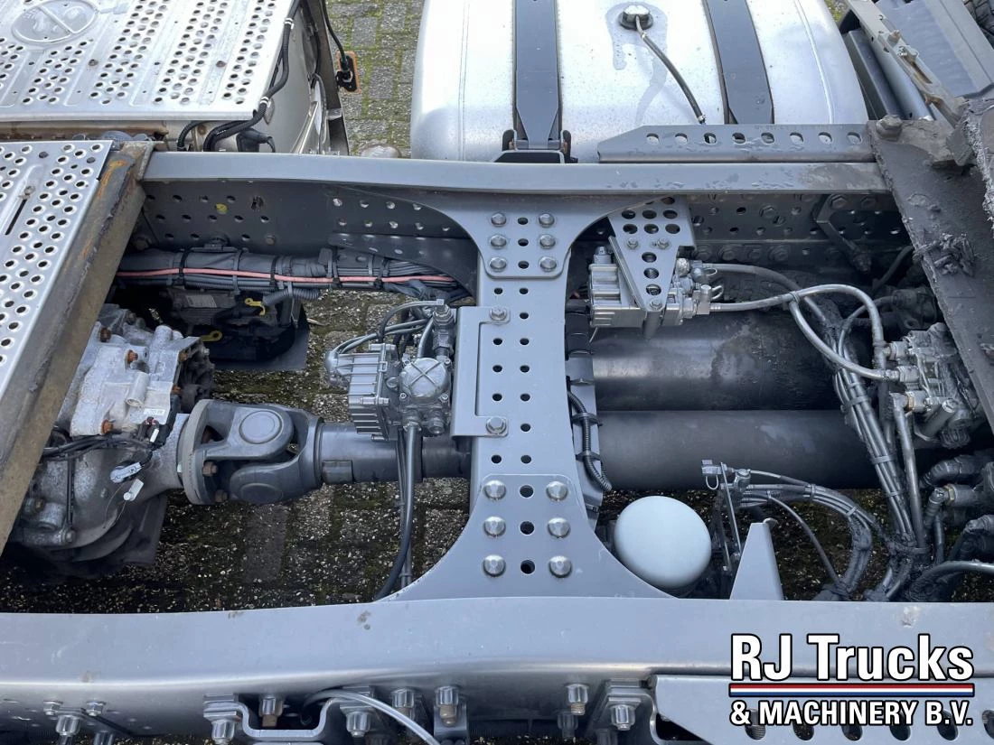 Mercedes-Benz Actros 2018 - 1948 Gigaspace - Lowdeck | Full Air | NL Truck | 2x Tank | 2 Pcs imagem 15