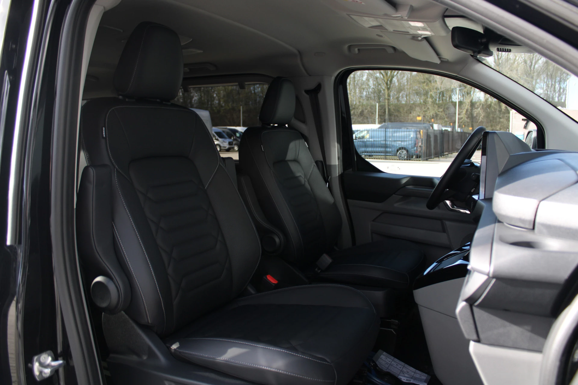 Ford Tourneo Custom 2025 - 340 2.5 PHEV L2H1 Titanium X 232pk | 2x Schuifdeur | ACC | 360 camera | Leder | Navi | Verwarmd stuurwiel | 19" LM velgen | Rijklaar obrázek 39