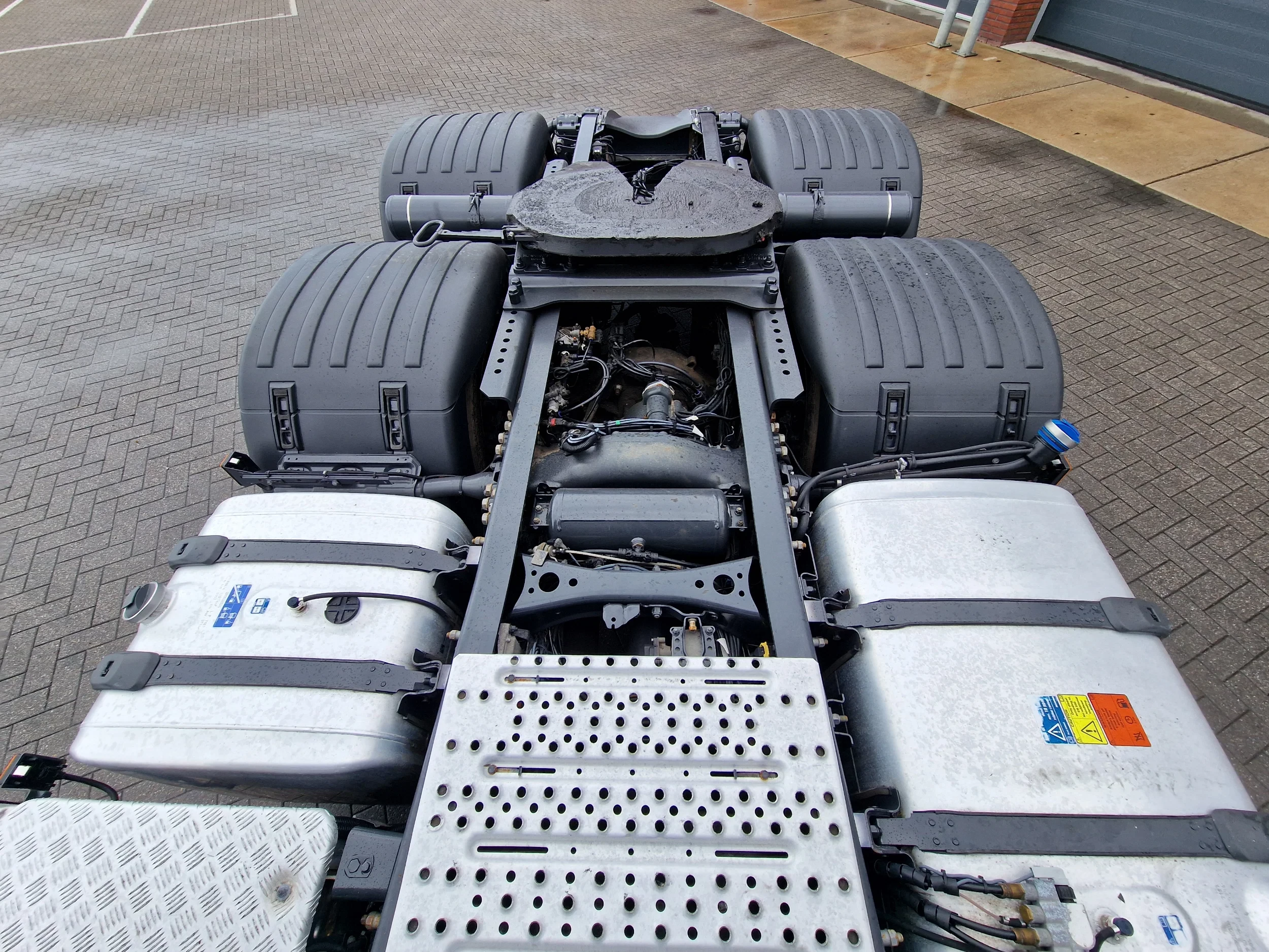 Scania R 2020 - R650 V8 NGS Highline 6x4 - Manual gearbox with retarder - Full air - 2x tank afbeelding 35