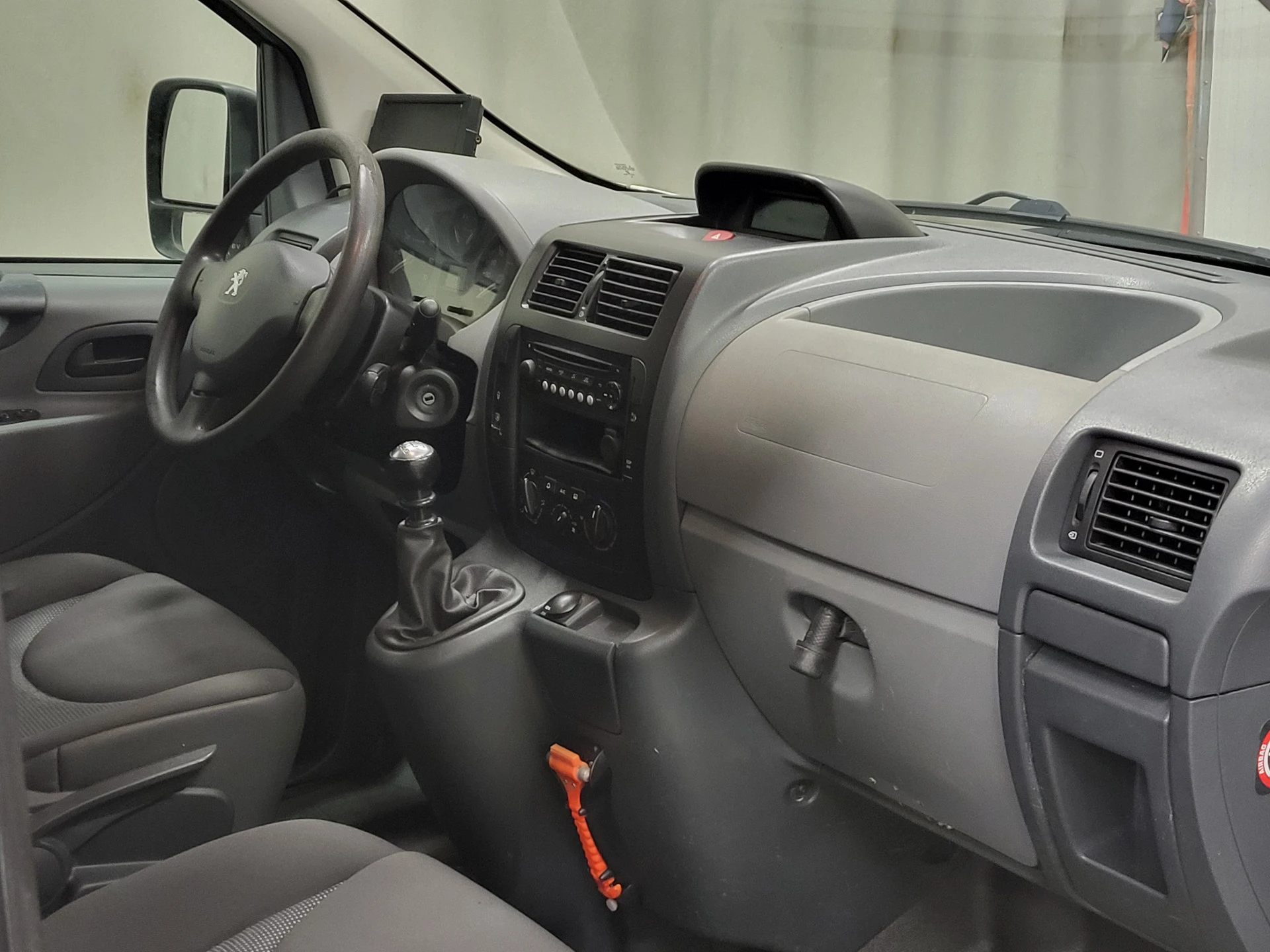 Peugeot Expert 2014 - 2.0HDI L2/H1 Trekhaak Apk tot 24-2-2027! afbeelding 8