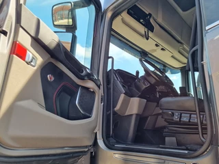 Scania S 2023 - 660S V8 NGS Highline 6x2 - Retarder - Full air - Leather - Led - Alloy wheels obrazek 9