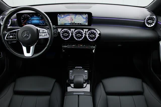 Mercedes-Benz A-Class 2020 - 180 AUT7 Luxury Line LEDER SFEER CARPLAY image 2 thumbnail