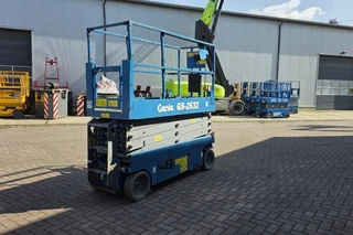 Genie 2015 - GS2632 Electric, 10m Working Height, 227kg Capacit image 2 miniature
