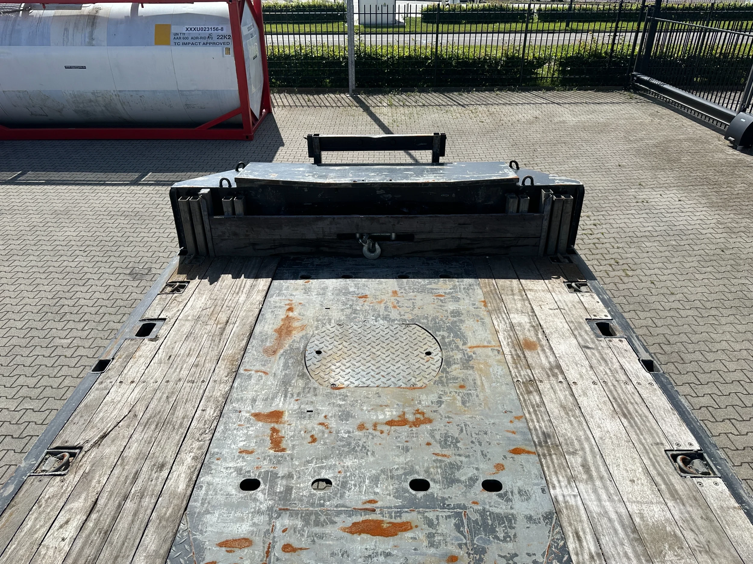Broshuis 2017 - 3ABSD Lowloader 3-axle / GVW: 59.000kg / Neck: 23.000kg / hydraulic steering + ramps + loading table / 4.60m extendable / winch / liftaxle afbeelding 69