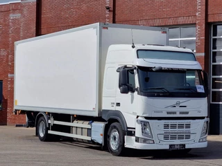 Volvo FM 2018 - 330 Globetrotter 4x2 - Box with sidedoors - Loadlift - Full air - Euro 6 te koop