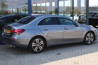 Mercedes-Benz A-Class 2021 - 180 AUT7 Luxury Line LEDER SFEER WIDESCREEN CAMERA image 3