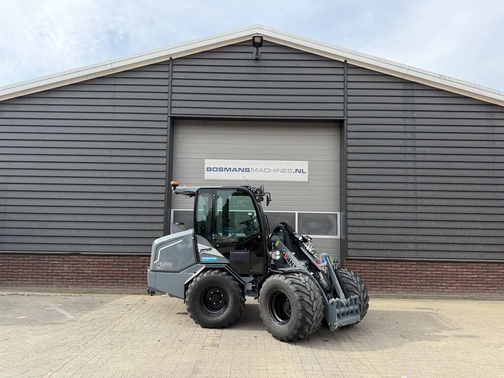 Giant G3500 X-TRA shovel 2026 87 uur (giekvering AIRCO tandempomp enz.) 2026 afbeelding 1